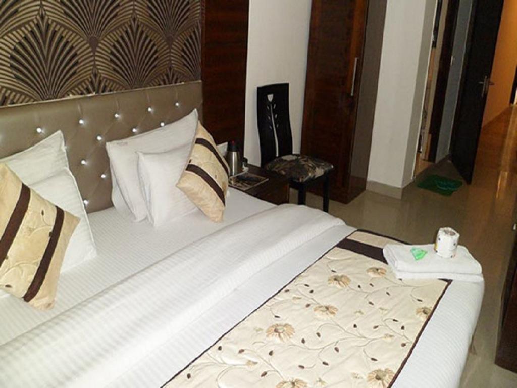 ניו דלהי Hotel Parth Palace מראה חיצוני תמונה